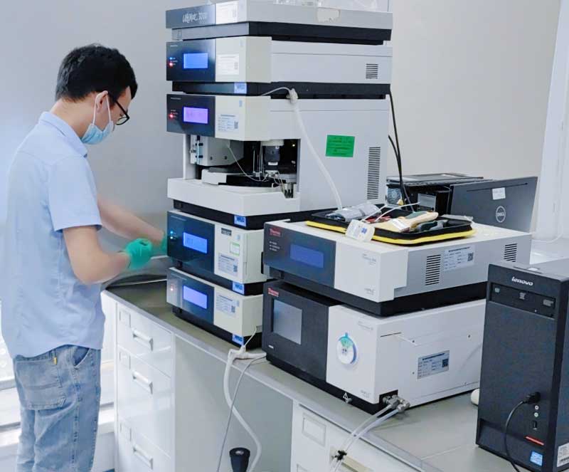  工程师现场检修安捷伦1290-6475三重四极杆液质联用仪实拍 