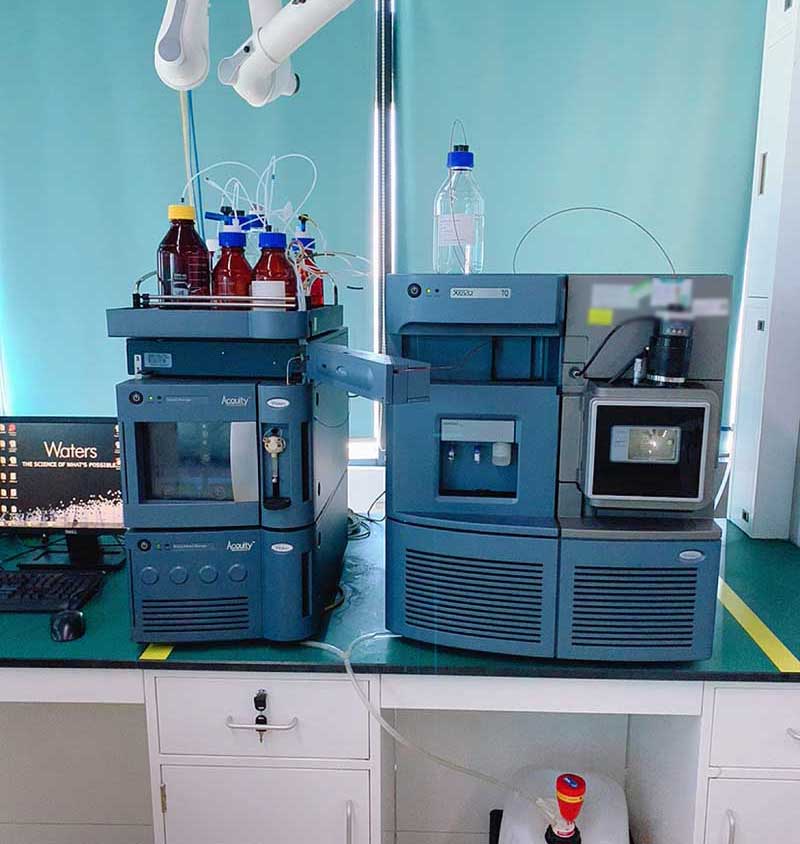 工程师现场检修Waters XEVO-TQ三重四级杆液质联用仪,解决质谱真空启动失败