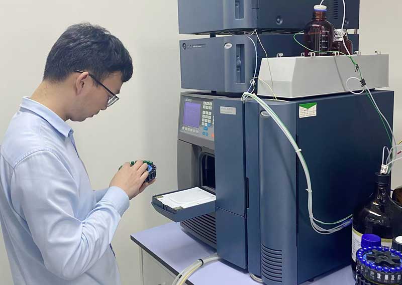 Waters Alliance e2695高效液相色谱仪实验室仪器维保现场作业