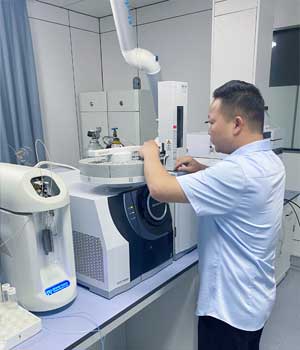 岛津TQ8050气质联用仪现场维保作业